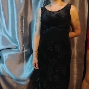 Chic Black Floral Midi Dress